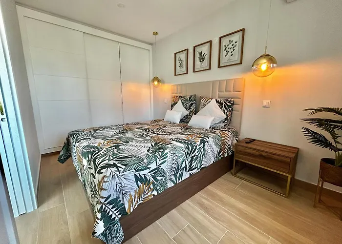 Vista Mar A Menos De 50m Da Praia. *